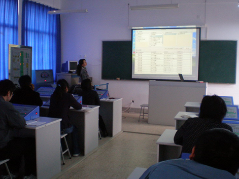 市一中多媒体物理实验室